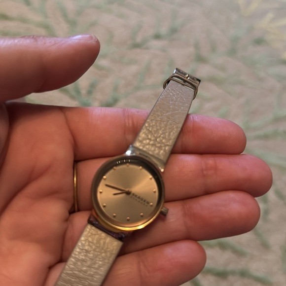 Skagen Denmark taupe tan and gold leather band wristwatch 12 - Picture 1 of 5